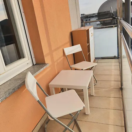 Apartment R&s *